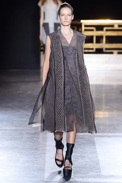 Look 3